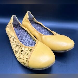 Revere Women's Nairobi Mustard Lazer Shoes- Size:10M‎